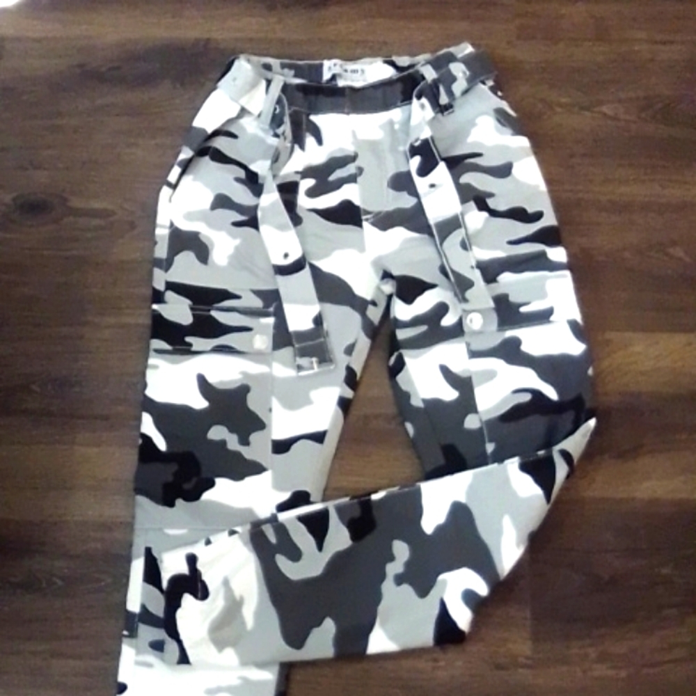Belt camo pants
